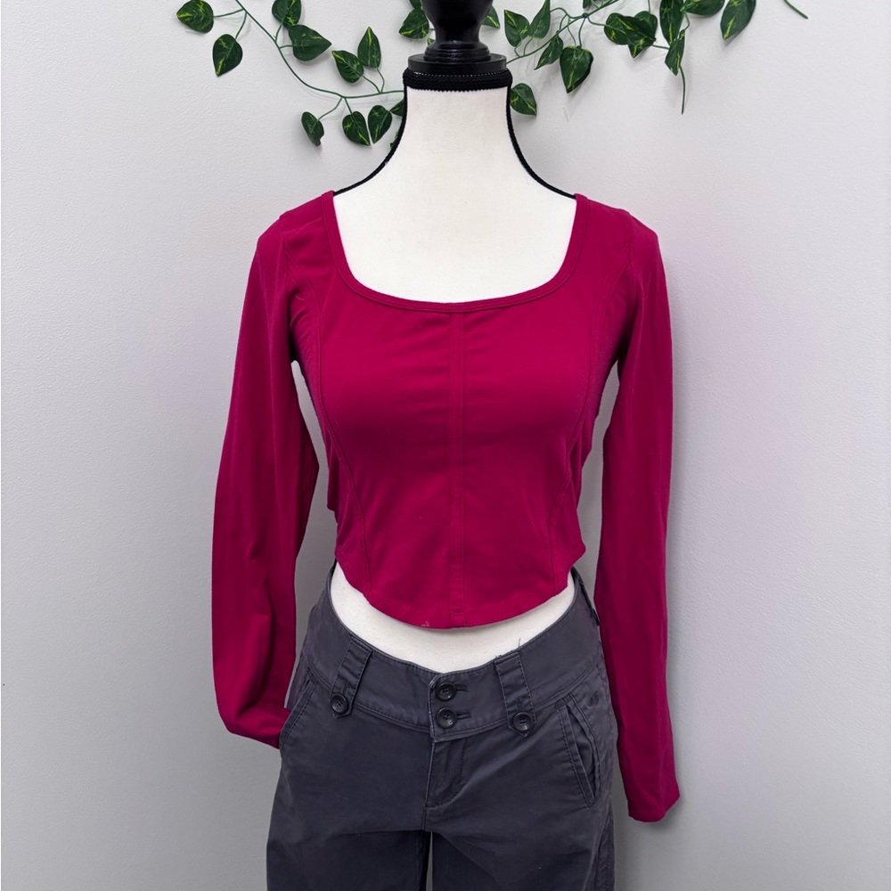 Hollister Women's Baby Tee Red Crop Top - Must Have Collection Cotton